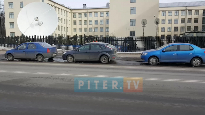 Петербуржцы заметили спутниковые тарелки на территории военного института