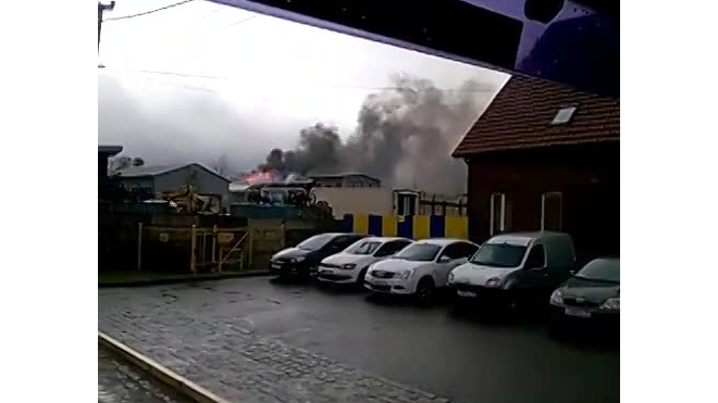Появилось видео пожара на складе в Калининграде