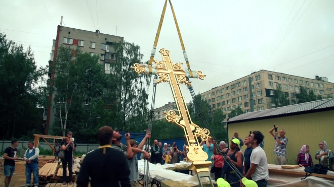 Православный храм на проспекте Науки получил новый 4-метровый крест