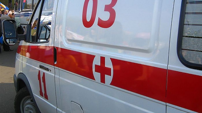 На Бухарестской улице столкнулись иномарки, в больницу увезли двух девочек — годовалую и пятилетнюю