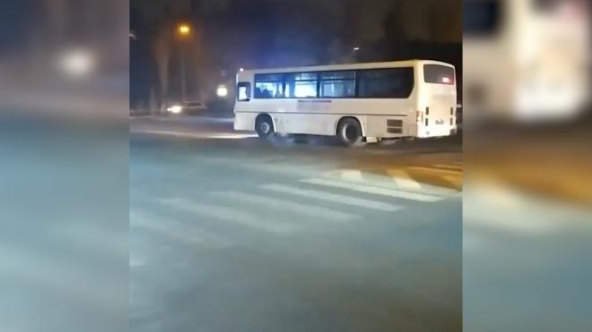 В Азербайджане мужчина угнал пассажирский автобус и попал на видео