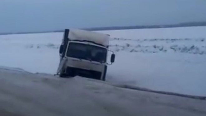 Видео: в смертельном ДТП на трассе Тюмень-Омск погиб водитель Лады