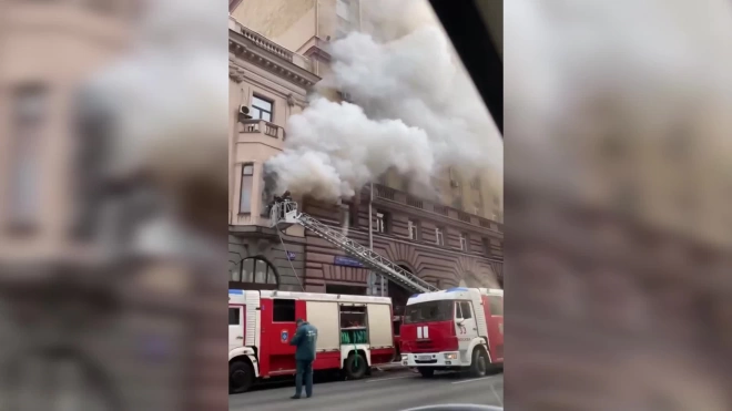 В центре Москвы в историческом здании произошел пожар