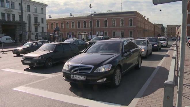 Смольный дал петербуржцам 31 день на постоплату эвакуации автомобилей