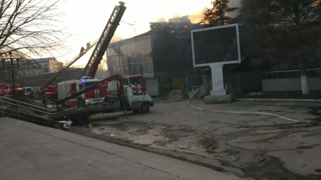 Появилось видео крупного пожара в ТРЦ "Звезда" в Самаре
