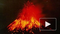 Вулкан Тунгурауа в Эквадоре извергает лаву на 1 км в высоту