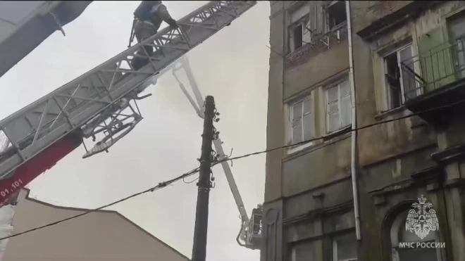 В центре Ростова-на-Дону произошел пожар в четырехэтажном здании