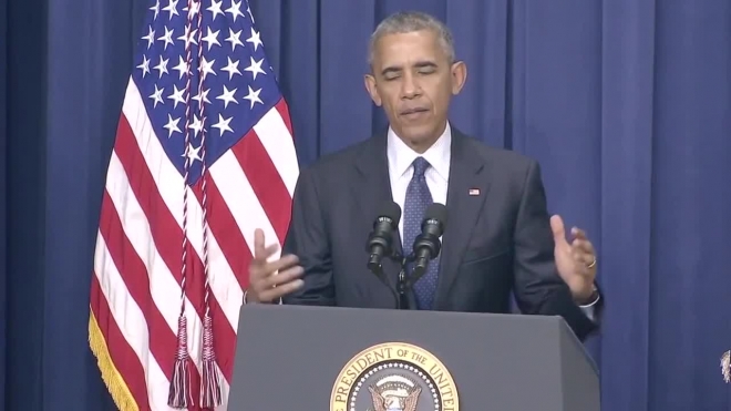 Барак Обама рассмешил публику во время речи о мюнхенской трагедии