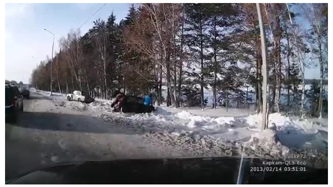 Видео с места тройной аварии под Тюменью, в которой пострадала девочка, появилось в сети