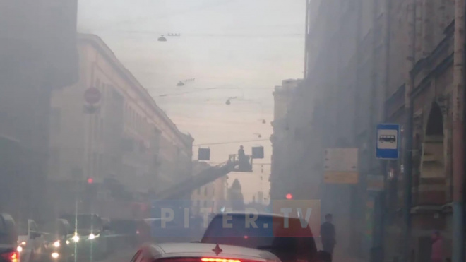 Двух человек эвакуировали из горящей квартиры на Вознесенском 