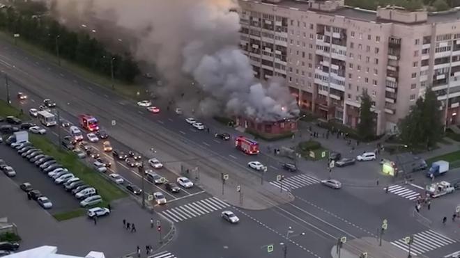 Спасатели потушили пожар в кафе с шавермой на Просвещения