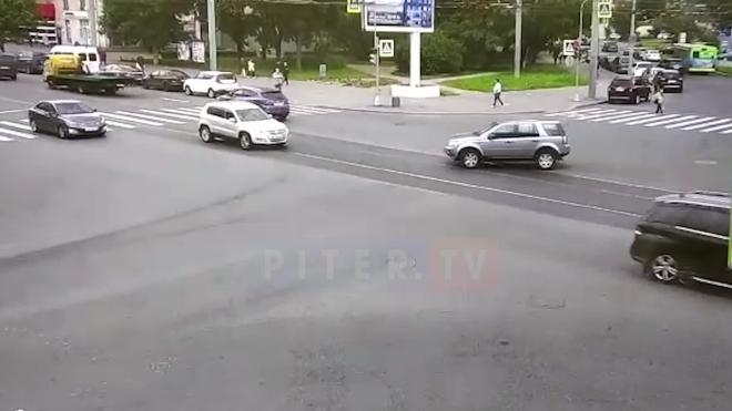 Момент ДТП с каршерингом на Торжковской улице попал на видео