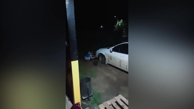 Таксистка в Бурятии заставила пассажиров мыть машину