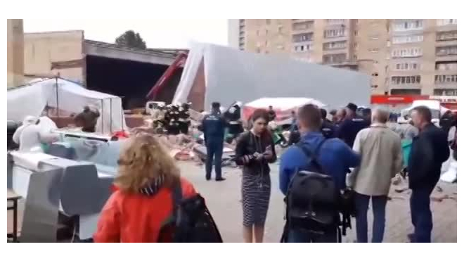 Появилось видео с места обрушения кинотеатра в Балашихе
