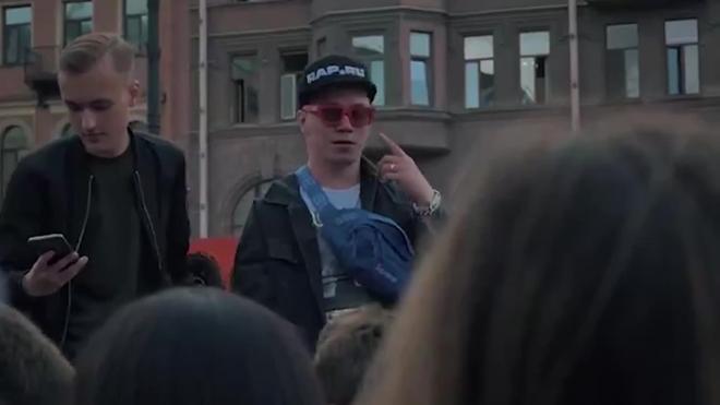 Рэпера Корнея Тарасова оштрафовали на 10 тыс. рублей за незаконный концерт у "Галереи"