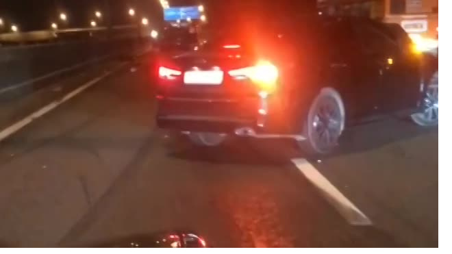 На Киевском шоссе Mercedes врезался в Ford и слетел в кювет на крышу