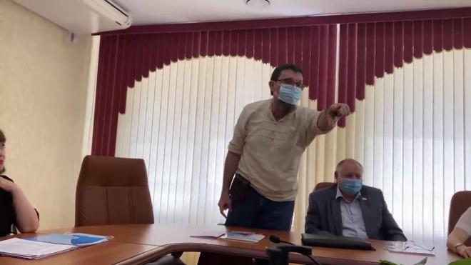 Саратовского депутата оштрафовали за мат на заседании