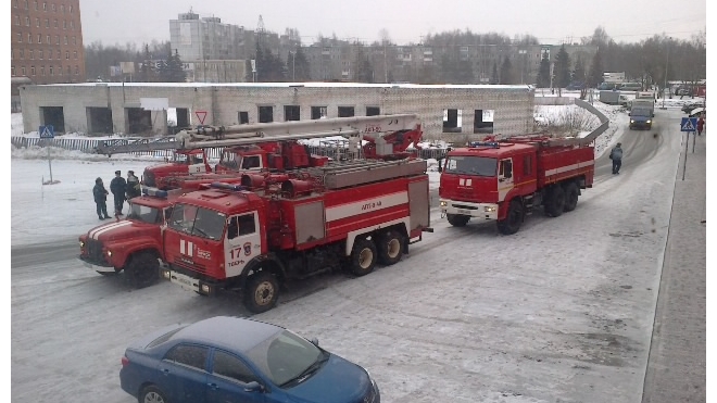 Пожарным удалось потушить огонь в магазине "Магнит" в Твери, а руководство сети выразило соболезнование родным блокадницы