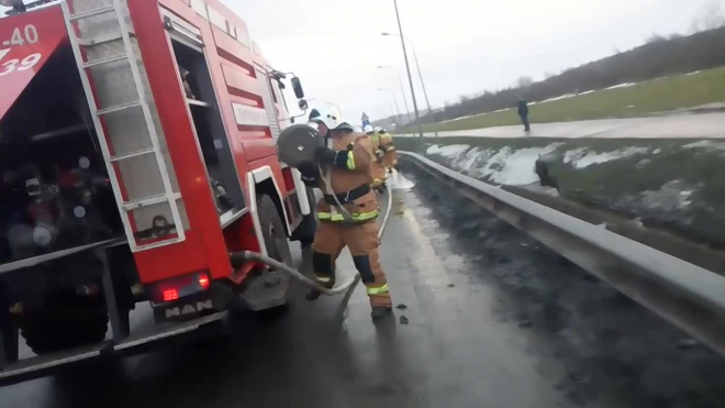 На Пулковском шоссе около аэропорта загорелся ВАЗ-21099