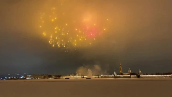 Видео: салют в честь годовщины снятия блокады прогремел у Петропавловской крепости