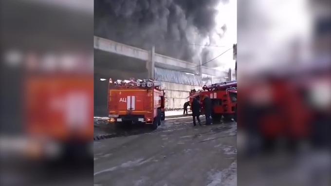 Кто поджог склад валберис. Пожар на складе во Владивостоке. Владивосток пожар на электростанции. Пожар на складе ТОФ Владивосток. Пожар в Сбербанке Владивосток 2006.