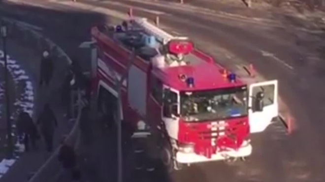 Жуткое видео из Москвы: пожарная машина переехала группу людей