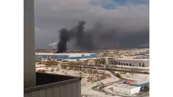 Видео: На Московском шоссе полыхает сильнейший пожар 