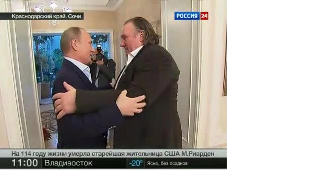Путин лично вручил Депардье российский паспорт