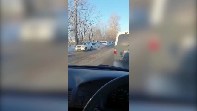 В российском городе 11 машин столкнулись и попали на видео