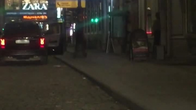 Пьяный дебошир пытался устроить стрельбу у стрип-бара в центре Петербурга