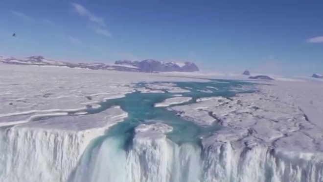 Завораживающее видео рек и водопадов из Антарктиды опубликовали в интернете