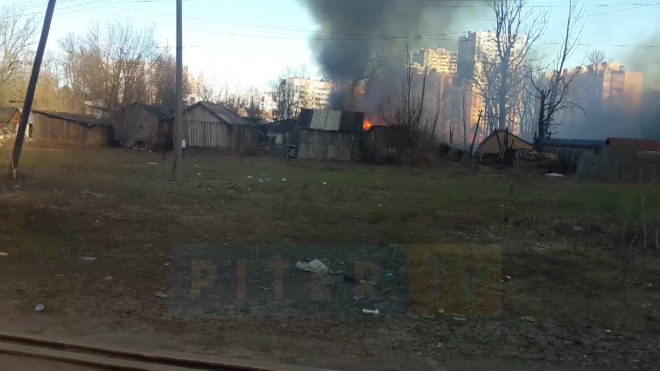 В Парголово произошел пожар в дачном секторе