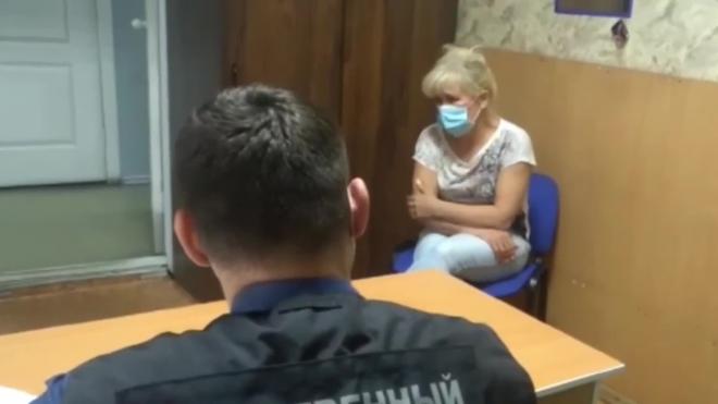 Опубликовано видео допроса женщины, побившей внучку в лифте в Красноярске