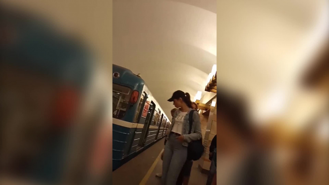 Упавшего на рельсы пассажира на станции метро "Гражданский проспект" госпитализировали 
