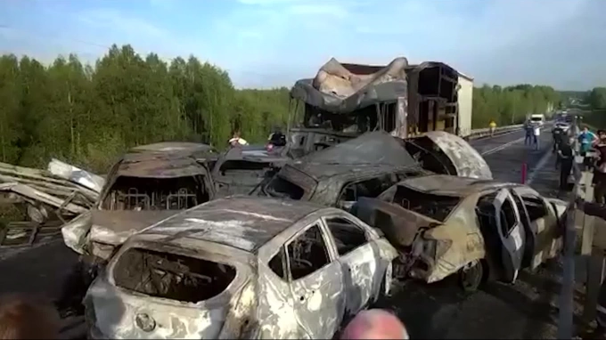 Семь машин загорелись после ДТП под Вологдой