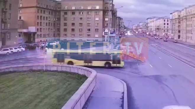Появились подробности возгорания автобуса на Малоохтинском