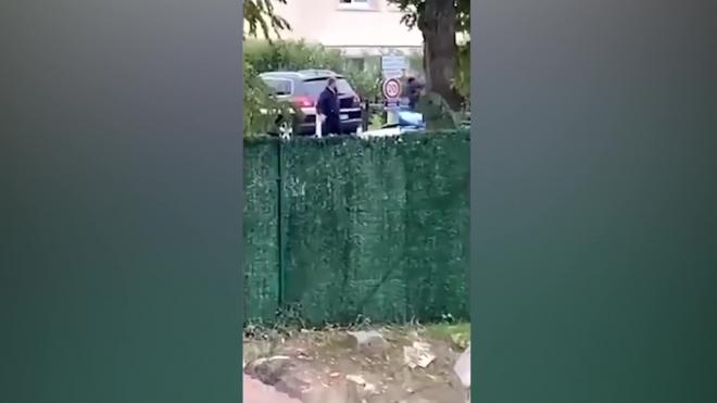 На видео попал момент убийства обезглавившего учителя во Франции чеченца 