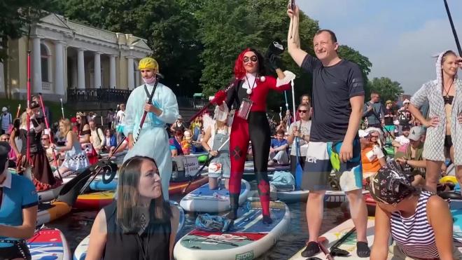 В Петербурге стартовал красочный фестиваль SUP-сёрфинга