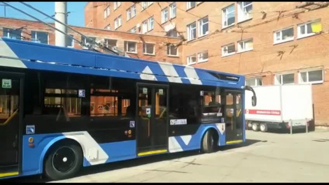Видео: в Петербург прибыла новая поставка троллейбусов