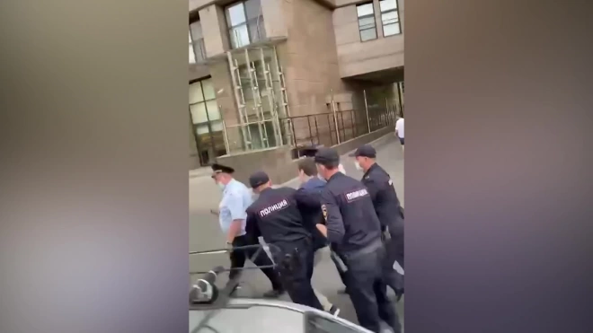 В Москве полиция задержала кандидата в депутаты Госдумы от "Яблока" Кирилла Гончарова