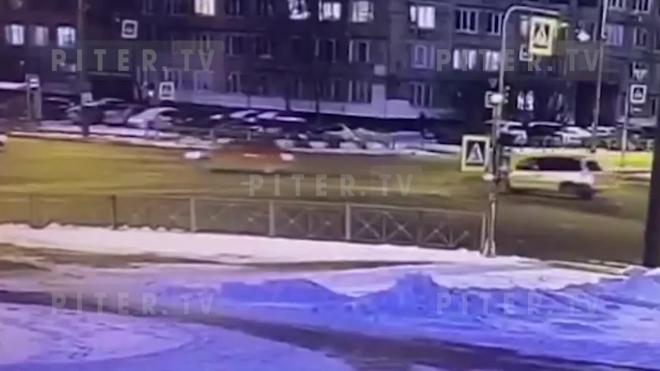 Момент ДТП на проспекте Солидарности, в котором пострадал ребенок, попал на видео