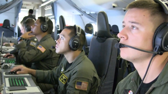 Эсминец КНР направил лазер на самолет-разведчик США