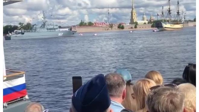B Петербурге начался Главный военно-морской парад