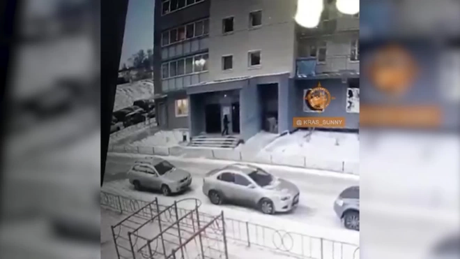 В Красноярске мужчина схватил мальчика и пытался его увести