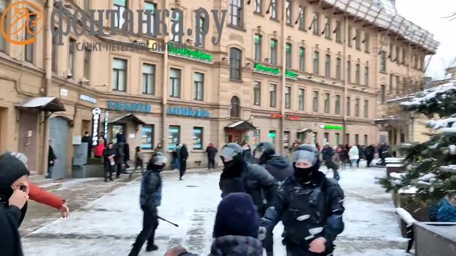 В МВД сообщили, что полицейский с табельным оружием в Петербурге действовал обоснованно