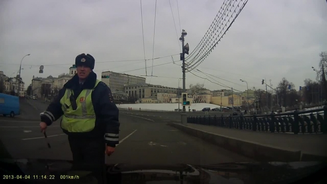 Московский водитель выехал наперерез президентскому кортежу