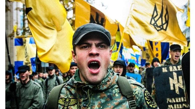 Новости Украины: в Краматорске националисты устроили факельное шествие