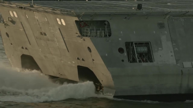 Корабль американских ВМС "Монтгомери" получил пробоину в Панамском канале