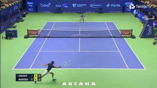 Медведев уступил Джоковичу в полуфинале турнира в Астане