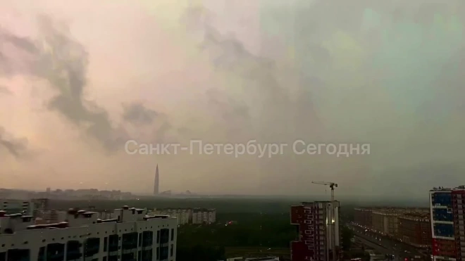 Момент удара молнии в "Лахта Центр" попал на видео